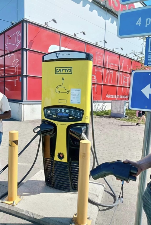 Latest company news about آخرین تست CCS2 به CHAdeMO Adapter در Tesla Supercharger و دیگر ایستگاه های شارژ EV!